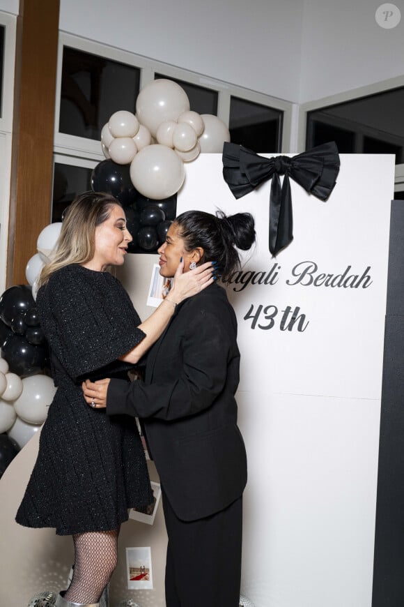 Exclusif - Magali Berdah, Ayem Nour lors de l'anniversaire surprise de M.Berdah (43 ans) au Pavillon Gravelle à Paris le 26 novembre 2024 avec tous ses amis influenceurs. © Pierre Perusseau / Bestimage