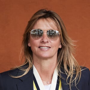 Et elle admet qu'elle n'aurait peut-être pas fait le même choix si elle pouvait revenir en arrière 
Sarah Poniatowski - Les célébrités au village lors des Internationaux de France de tennis de Roland Garros 2024 à Paris. Le 5 juin 2024. © Jacovides-Moreau/Bestimage 