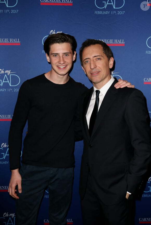 Exclusif - Gad Elmaleh avec son fils Noé lors du photocall du spectacle de Gad Elmaleh "Oh My Gad" au "Carnegie Hall" à New York, le 11 février 2017. © Dominique Jacovides/Bestimage 