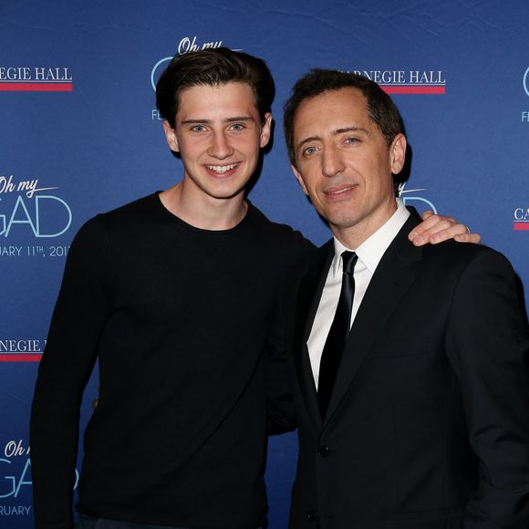 Exclusif - Gad Elmaleh avec son fils Noé lors du photocall du spectacle de Gad Elmaleh "Oh My Gad" au "Carnegie Hall" à New York, le 11 février 2017. © Dominique Jacovides/Bestimage 