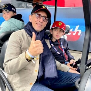 Gad Elmaleh et son fils Raphaël lors des "24H du Mans", le 15 juin 2024. © Fabien Faure/Bestimage 