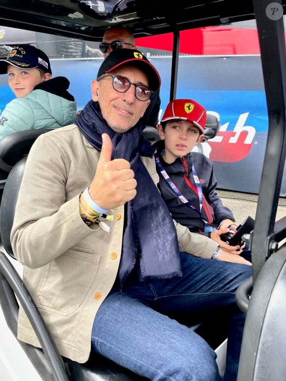 Gad Elmaleh et son fils Raphaël lors des "24H du Mans", le 15 juin 2024. © Fabien Faure/Bestimage 