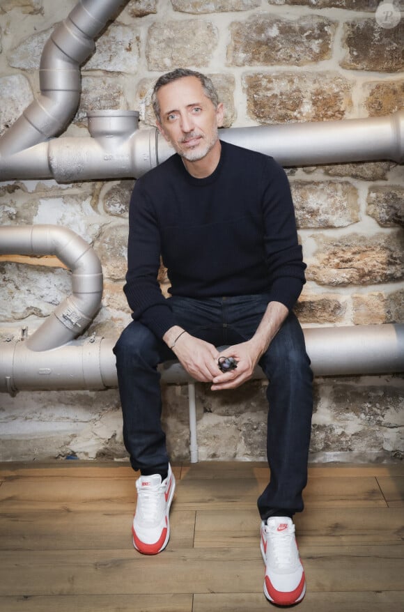 Exclusif - Rendez-vous avec Gad Elmaleh dans les backstage des Comedy Club à Paris. Le 23 avril 2023 © Jack Tribeca / Bestimage 