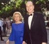 Ce qui a tout changé 
Jacques Chirac et son épouse Bernadette Chirac arrivent au restaurant "Laurent" pour le dîner en l'honneur du président américain Ronald Reagan.