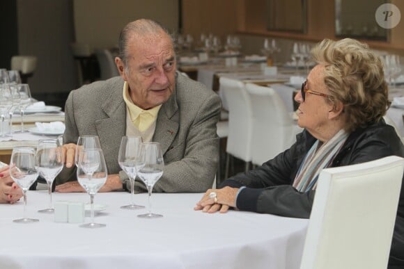 Et a épousé Bernadette 
Jacques Chirac deguste des crevettes avec sa femme Bernadette, Maryvonne Pinault et un ami au restaurant Le Girelier a Saint Tropez le 4 octobre 2013.