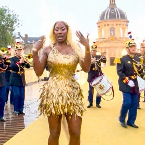 Aya Nakamura chante lors de la cérémonie d'ouverture des Jeux Olympiques (JO) de Paris 2024, à Paris, France, le 26 juillet 2024. 