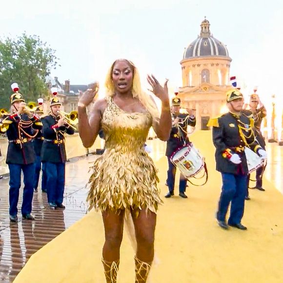 Aya Nakamura chante lors de la cérémonie d'ouverture des Jeux Olympiques (JO) de Paris 2024, à Paris, France, le 26 juillet 2024. 