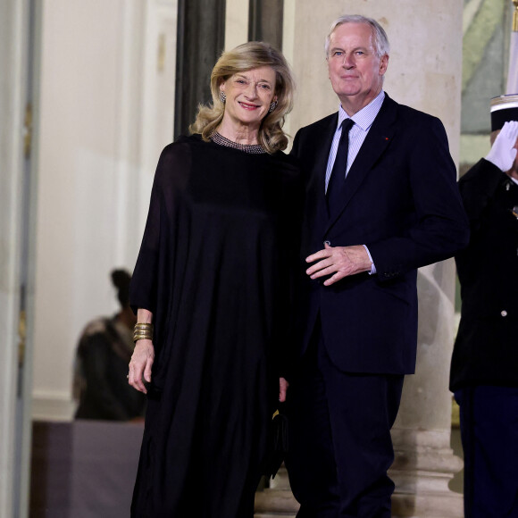 Ou encore le Premier ministre, Michel Barnier accompagné de sa femme Isabelle Altmayer !
Michel Barnier et sa femme Isabelle Altmayer - Dîner d'Etat en l'honneur de Bola Tinubu, Président de la République fédérale du Nigéria et de sa femme Oluremi Tinubu au Palais de l'Elysée à Paris le 28 Novembre 2024. © Dominique Jacovides/Bestimage 
