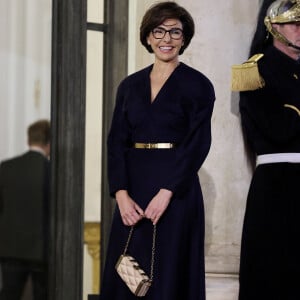 Plusieurs personnalités politiques et chef d'entreprises ont également été conviés, dont Rachida Dadi, la ministre de la Culture qui a attiré tous les regards avec sa somptueuse tenue.
Rachida Dati - Dîner d'Etat en l'honneur de Bola Tinubu, Président de la République fédérale du Nigéria et de sa femme Oluremi Tinubu au Palais de l'Elysée à Paris le 28 Novembre 2024. © Dominique Jacovides/Bestimage 