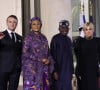 Ce 28 novembre 2024, Brigitte et Emmanuel Macron ont organisé un dîner d'Etat à l'Elysée en l'honneur de Bola Tinubu, président de la République fédérale du Nigeria et de son épouse, Oluremi Tinubu qui ont fait forte impression avec leur élégance distinguée.
Emmanuel Macron, Bola Tinubu et Oluremi Tinubu, Brigitte Macron - Dîner d'Etat en l'honneur de Bola Tinubu, Président de la République fédérale du Nigéria et de sa femme Oluremi Tinubu au Palais de l'Elysée à Paris le 28 Novembre 2024. © Dominique Jacovides/Bestimage 