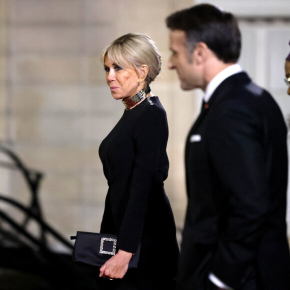 Brigitte Macron et Emmanuel Macron - Dîner d'Etat en l'honneur de Bola Tinubu, Président de la République fédérale du Nigéria et de sa femme Oluremi Tinubu au Palais de l'Elysée à Paris le 28 Novembre 2024. © Dominique Jacovides/Bestimage 