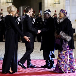 Brigitte Macron et Emmanuel Macron, Bola Tinubu et Oluremi Tinubu - Dîner d'Etat en l'honneur de Bola Tinubu, Président de la République fédérale du Nigéria et de sa femme Oluremi Tinubu au Palais de l'Elysée à Paris le 28 Novembre 2024. © Dominique Jacovides/Bestimage 