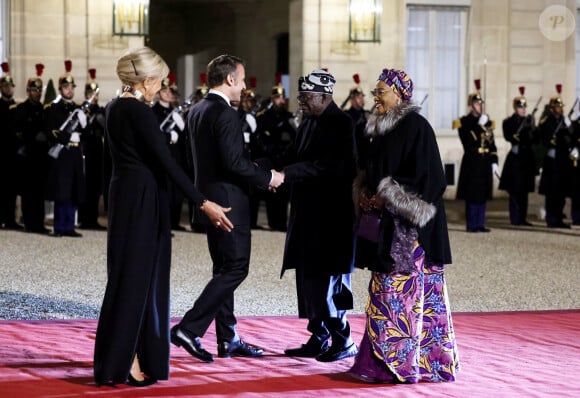 Brigitte Macron et Emmanuel Macron, Bola Tinubu et Oluremi Tinubu - Dîner d'Etat en l'honneur de Bola Tinubu, Président de la République fédérale du Nigéria et de sa femme Oluremi Tinubu au Palais de l'Elysée à Paris le 28 Novembre 2024. © Dominique Jacovides/Bestimage 