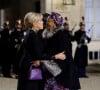 Pour parfaire sa mise en beauté, Brigitte Macron a opté pour un maquillage discret en plus de son incontournable chignon, maintenu par de fines barrettes. 
Brigitte Macron et Emmanuel Macron, Bola Tinubu et Oluremi Tinubu - Dîner d'Etat en l'honneur de Bola Tinubu, Président de la République fédérale du Nigéria et de sa femme Oluremi Tinubu au Palais de l'Elysée à Paris le 28 Novembre 2024. © Dominique Jacovides/Bestimage 