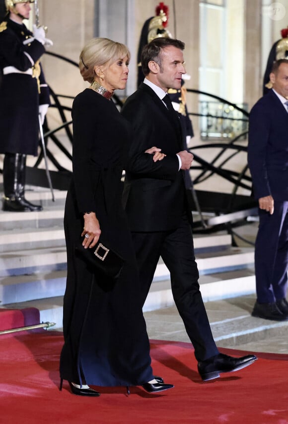 Brigitte et Emmanuel Macron - Dîner d'Etat en l'honneur de Bola Tinubu, Président de la République fédérale du Nigéria et de sa femme Oluremi Tinubu au Palais de l'Elysée à Paris le 28 Novembre 2024. © Dominique Jacovides/Bestimage 