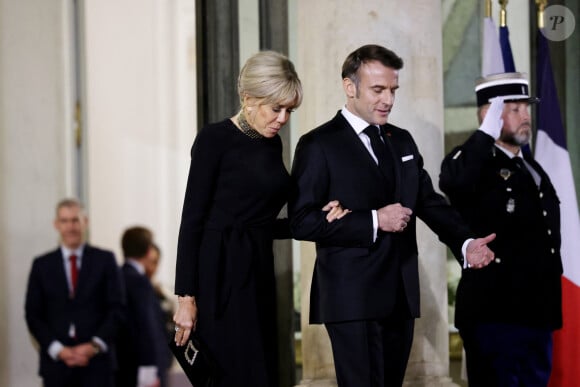 Brigitte et Emmanuel Macron - Dîner d'Etat en l'honneur de Bola Tinubu, Président de la République fédérale du Nigéria et de sa femme Oluremi Tinubu au Palais de l'Elysée à Paris le 28 Novembre 2024. © Dominique Jacovides/Bestimage 