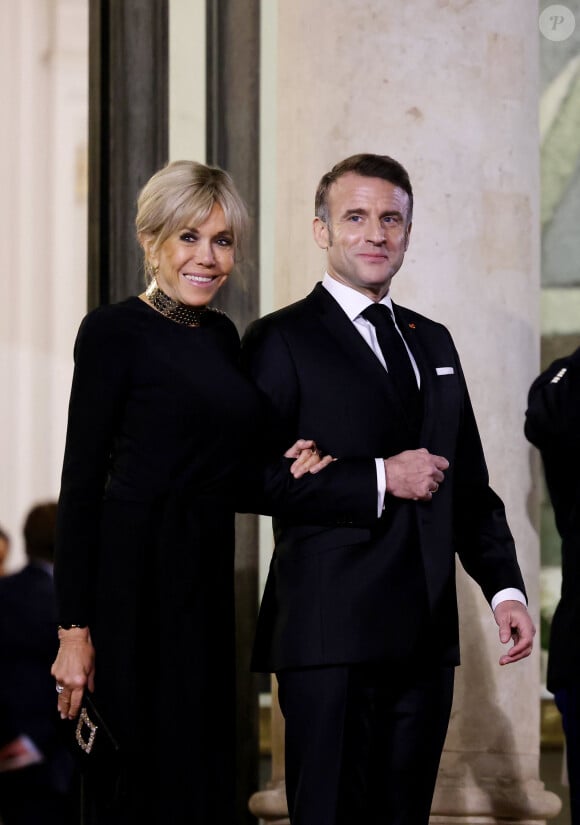 Brigitte et Emmanuel Macron - Dîner d'Etat en l'honneur de Bola Tinubu, Président de la République fédérale du Nigéria et de sa femme Oluremi Tinubu au Palais de l'Elysée à Paris le 28 Novembre 2024. © Dominique Jacovides/Bestimage 