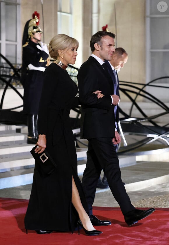 Brigitte et Emmanuel Macron - Dîner d'Etat en l'honneur de Bola Tinubu, Président de la République fédérale du Nigéria et de sa femme Oluremi Tinubu au Palais de l'Elysée à Paris le 28 Novembre 2024. © Dominique Jacovides/Bestimage 