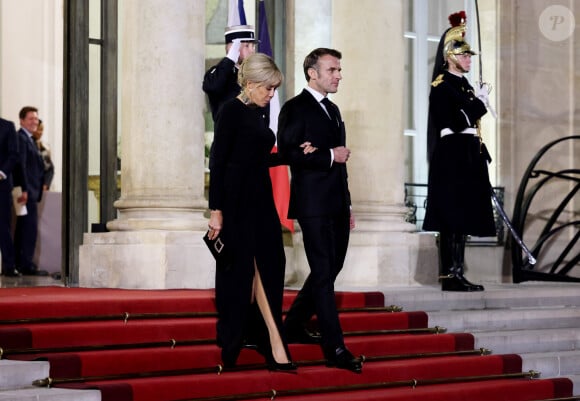 Brigitte et Emmanuel Macron - Dîner d'Etat en l'honneur de Bola Tinubu, Président de la République fédérale du Nigéria et de sa femme Oluremi Tinubu au Palais de l'Elysée à Paris le 28 Novembre 2024. © Dominique Jacovides/Bestimage  State Dinner in honor of Bola Tinubu, President of the Federal Republic of Nigeria and his wife Oluremi Tinubu at the Elysée Palace in Paris on November 28, 2024. 