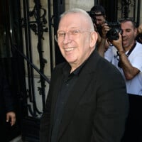 Jean-Paul Gaultier évoque sa rencontre à Mykonos avec son compagnon de longue date, qui a fait le premier pas ?