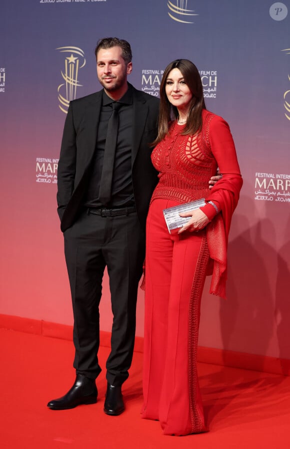 Yannis Dimolitsas, Monica Bellucci au photocall de la cérémonie d'hommage à Sean Penn lors de la deuxième journée du 21e Festival international du film de Marrakech, le 30 novembre 2024 à Marrakech, Maroc. © Dominique Jacovides/Bestimage 