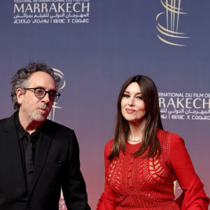 Tim Burton, Monica Bellucci au photocall de la cérémonie d'hommage à Sean Penn lors de la deuxième journée du 21e Festival international du film de Marrakech, le 30 novembre 2024 à Marrakech, Maroc. © Dominique Jacovides/Bestimage 