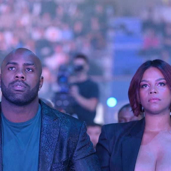 Teddy Riner et Luthna s'apprêtent à d'ailleurs embarquer dans une nouvelle aventure en tant qu'animateurs de l'adaptation française de Love is Blind, l'émission de dating à succès de Netflix.
Exclusif - Teddy Riner et sa femme Luthna Riner - Soirée de remerciement de Teddy Riner à la Maison du judo à Montrouge, le 29 novembre 2024.© Rachid Bellak / Bestimage 