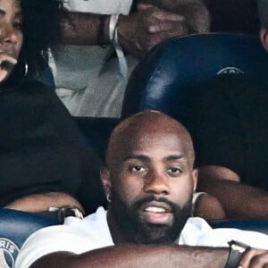 Teddy Riner et sa femme Luthna Plocus lors du match de football pour la médaille d'or entre la France et l'Espagne pendant les Jeux olympiques de Paris 2024 au Parc des Princes à Paris, France, le 9 août 2024. Photo par David Niviere/ABACAPRESS.COM