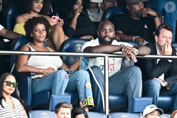 Teddy Riner et sa femme Luthna Plocus lors du match de football pour la médaille d'or entre la France et l'Espagne pendant les Jeux olympiques de Paris 2024 au Parc des Princes à Paris, France, le 9 août 2024. Photo par David Niviere/ABACAPRESS.COM