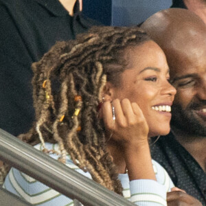 Teddy Riner et sa femme Luthna Plocus assistent au match de football de la Ligue 1 Uber Eats entre le Paris Saint Germain et Strasbourg au Parc des Princes le 14 août 2021 à Paris, France. Photo par Laurent Zabulon/ABACAPRESS.COM