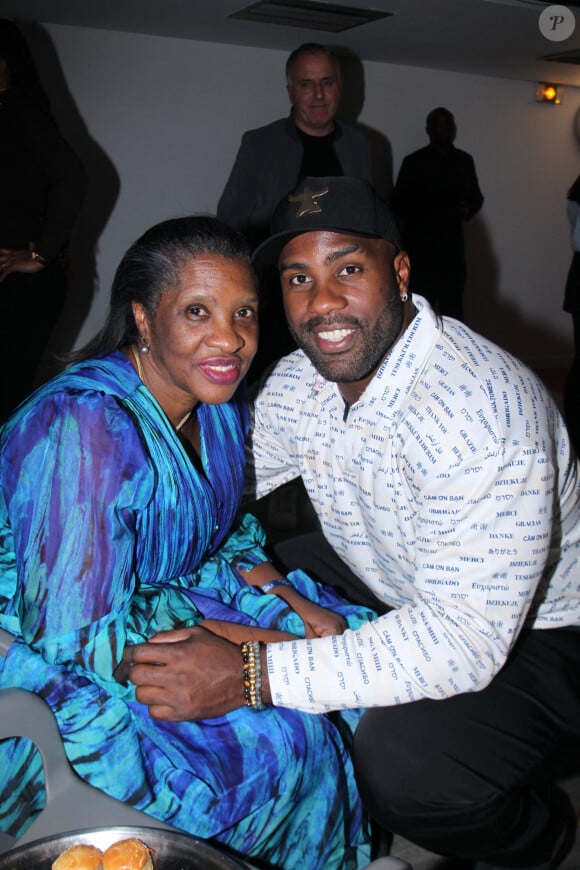 Teddy Riner et sa mère Marie-Pierre Riner - Soirée de remerciement de Teddy Riner à la Maison du judo à Montrouge, le 29 novembre 2024. © Philippe Baldini / Bestimage 