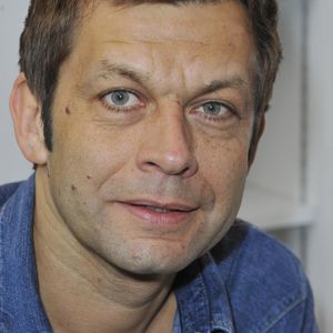 LAURENT MARIOTTE - LES ECRIVAINS DEDICACENT LEURS LIVRES AU 32EME SALON DU LIVRE, PORTE DE VERSAILLES, A PARIS. LE 18 MARS 2012