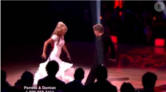 Pamela Anderson et son partenaire Damian Whitewood dansent un Paso doble piquant. 05/04/210
