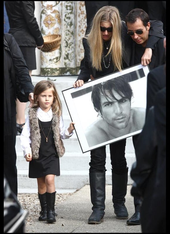 Tanelle et Sasha, fille de Filip Nikolic, aux obsèques du défunt, en septembre 2009.
