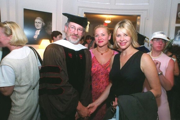 Jessica Capshaw avec sa mère Kate Capshaw et son beau-père Steven Spielberg en mai 1999