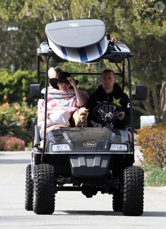 Pink et Carey Hart en week-end sportif (mais pas trop) à Malibu, le 4 avril 2010 !