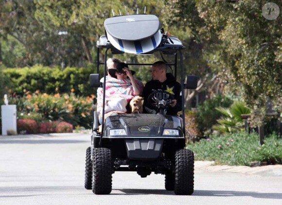 Pink et Carey Hart en week-end sportif (mais pas trop) à Malibu, le 4 avril 2010 !