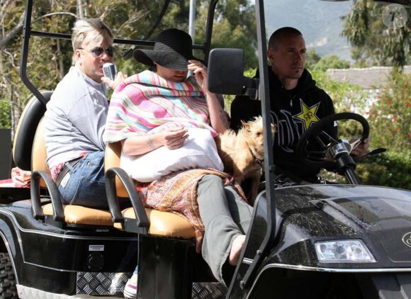 Pink et Carey Hart en week-end sportif (mais pas trop) à Malibu, le 4 avril 2010 !