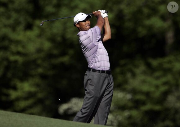 Masters d'Augusta 2010 : Tiger Woods finit 4e pour sa rentrée et décide faire une nouvelle pause, Phil Mickelson s'impose et retrouve le sourire après une année marquée par les cancers de sa femme et de sa mère