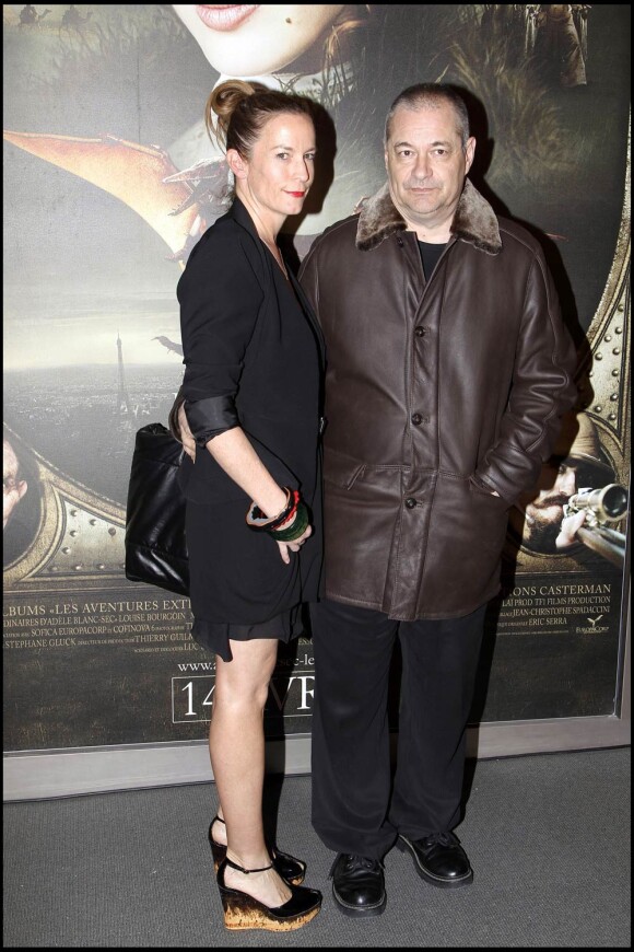 Jean-Pierre Jeunet et sa femme à l'occasion de l'avant-première des Aventures extraordinaires d'Adèle Blanc-Sec, dans l'enceinte de l'UGC Normandie, à Paris, le 12 avril 2010.