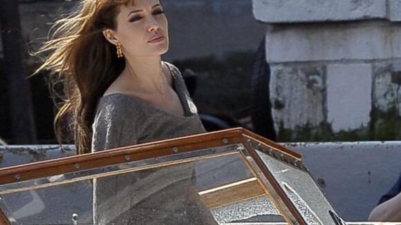 Angelina Jolie : Après les avions... elle prend les commandes d'un bateau !