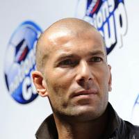 Eugène Saccomano s'attaque à la légende du foot français : "Zidane ne vit que pour l'argent !"