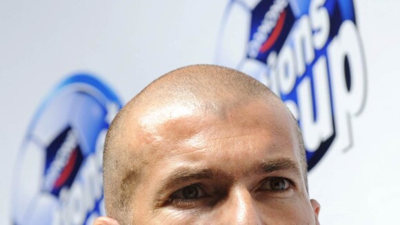 Eugène Saccomano s'attaque à la légende du foot français : "Zidane ne vit que pour l'argent !"