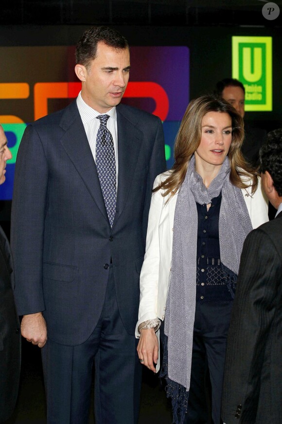 Letizia et Felipe d'Espagne ont rendu visite à des journalistes à Madrid. Le 20 avril 2010
