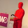 L'homme en rouge, partie intégrante de la productio de "Dilemme" (conférence de presse du 21 avril 2010)