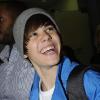 Justin Bieber atterrit à l'aéroport de Sydney, en Australie, samedi 24  avril, où des dizaines de fans l'attendent déjà.