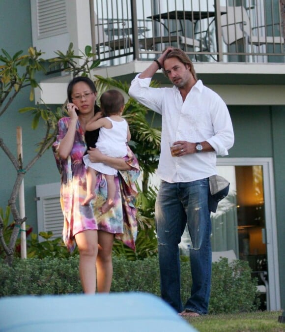 Josh Holloway, son épouse Yessica Kumala et leur fille Java le 24 avril 2010 à Maui, Hawaï