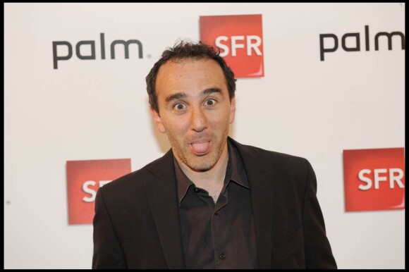 Elie Semoun, à l'occasion de la soirée de lancement des deux nouveaux Palm de SFR, au Studio SFR, près de la Madeleine, à Paris, le 27 avril 2010.