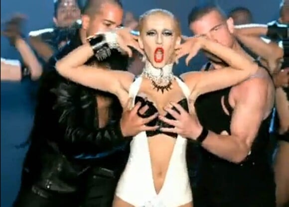 Dans le clip de Not myself tonight, Christina Aguilera, très sexuelle, ne s'interdit aucune provocation et surfe sur des codes qui ont fait la gloire de Madonna et Lady Gaga
