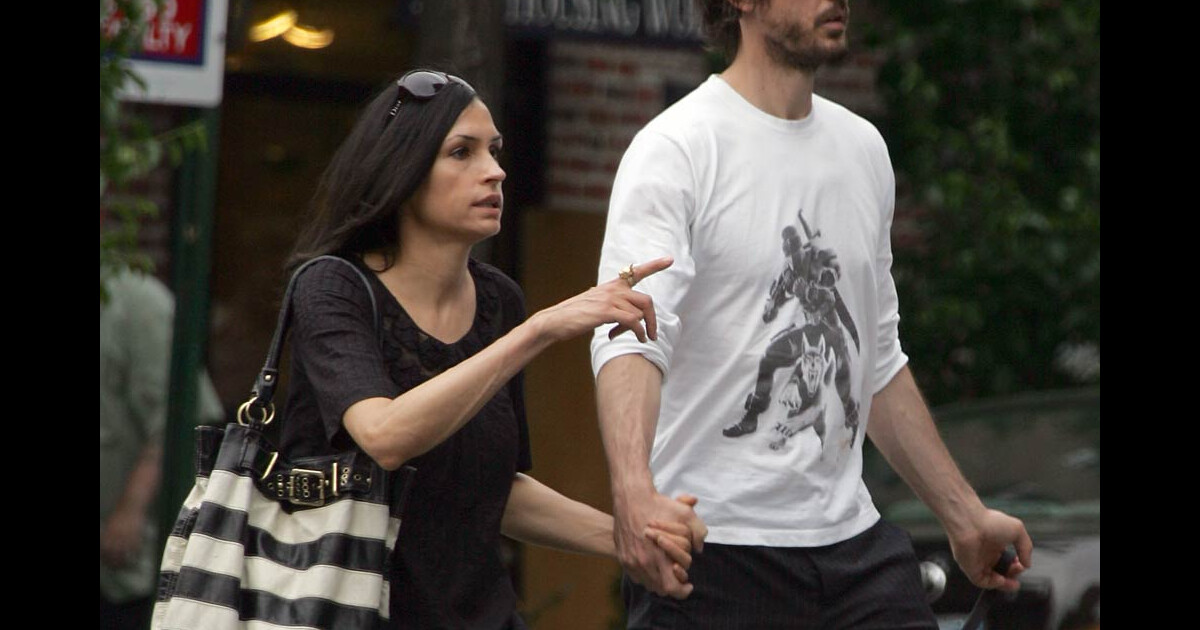 Famke Janssen Elle s'affiche avec son boyfriend... mais son grand
